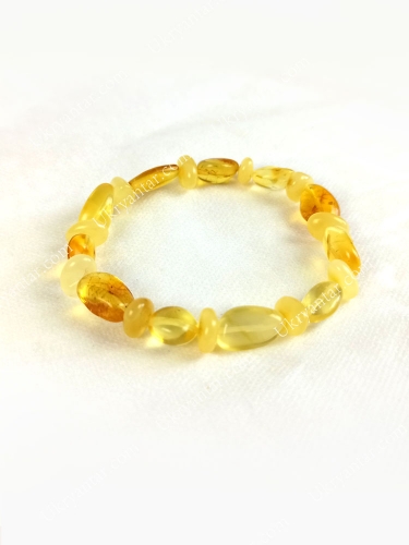 Браслет из желтого янтаря